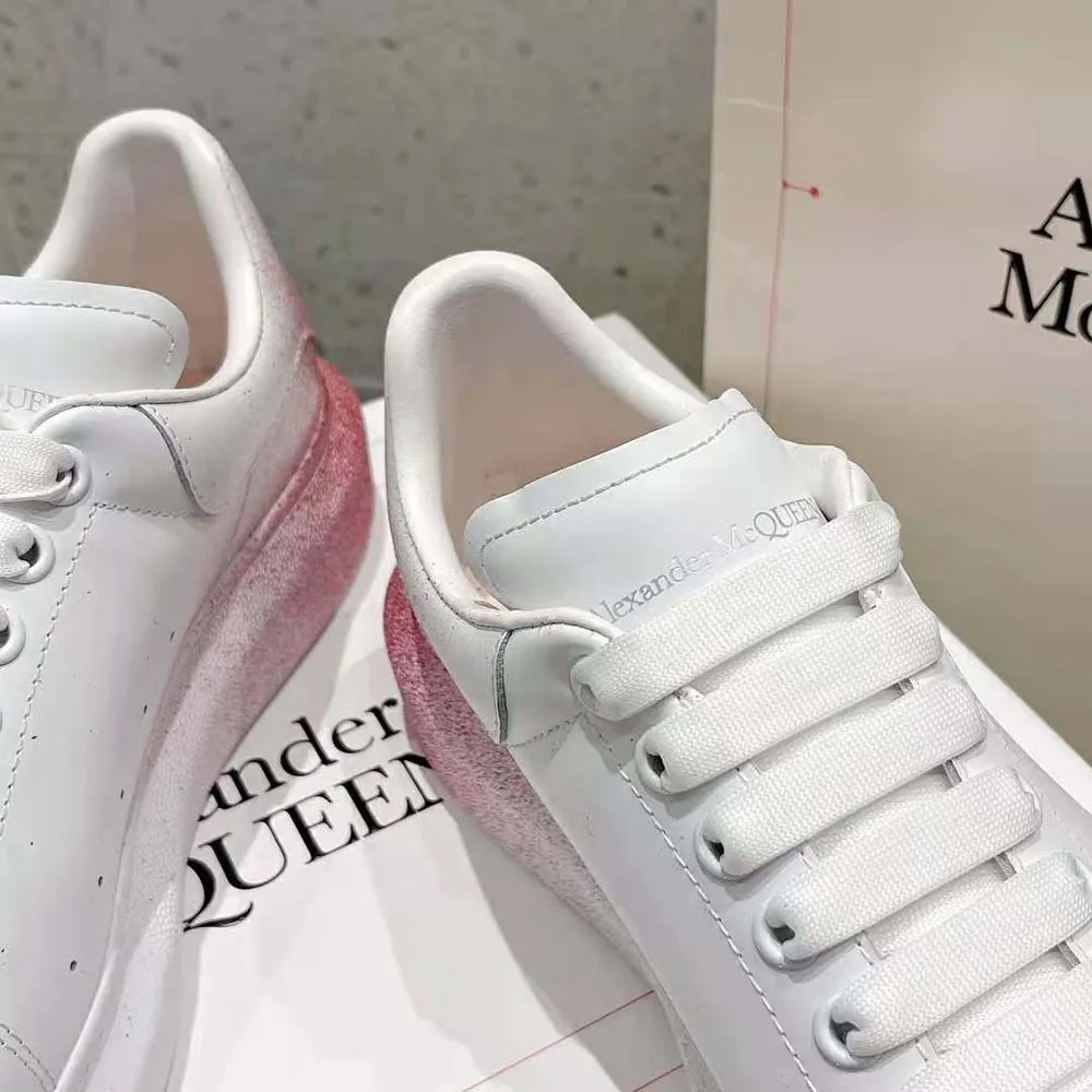 Alexander Mcqueen Zapatilla de deporte extragrande para mujer en blanco/rosa