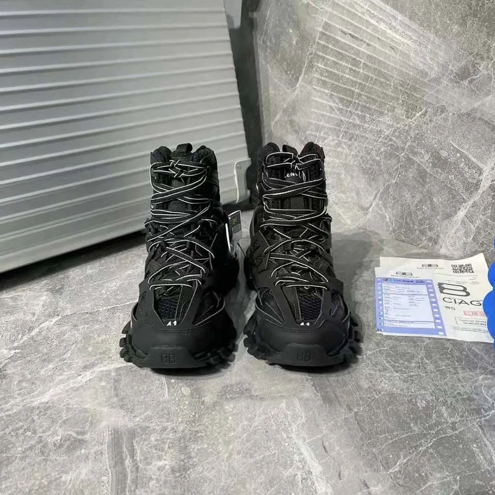 Balenciaga Zapatilla Track Hike para Mujer en Malla Negra y Nylon