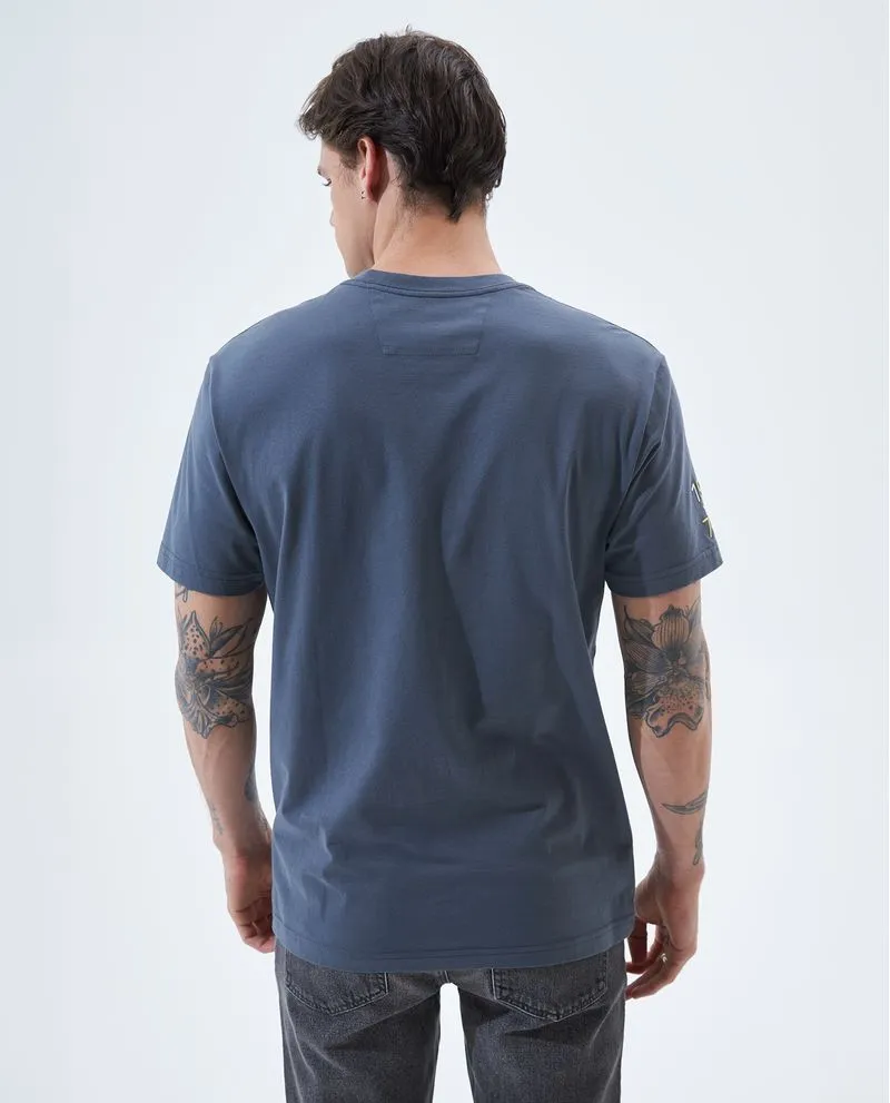 Camiseta estampada en frente para hombre