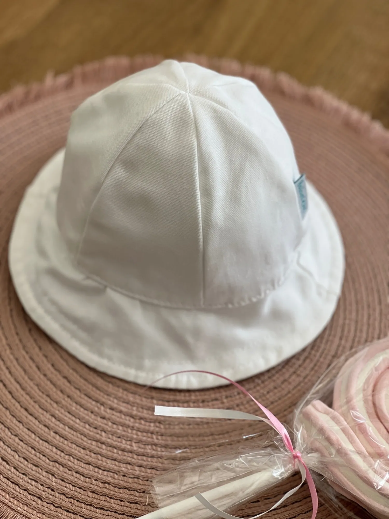 Gorrito unisex de loneta blanca