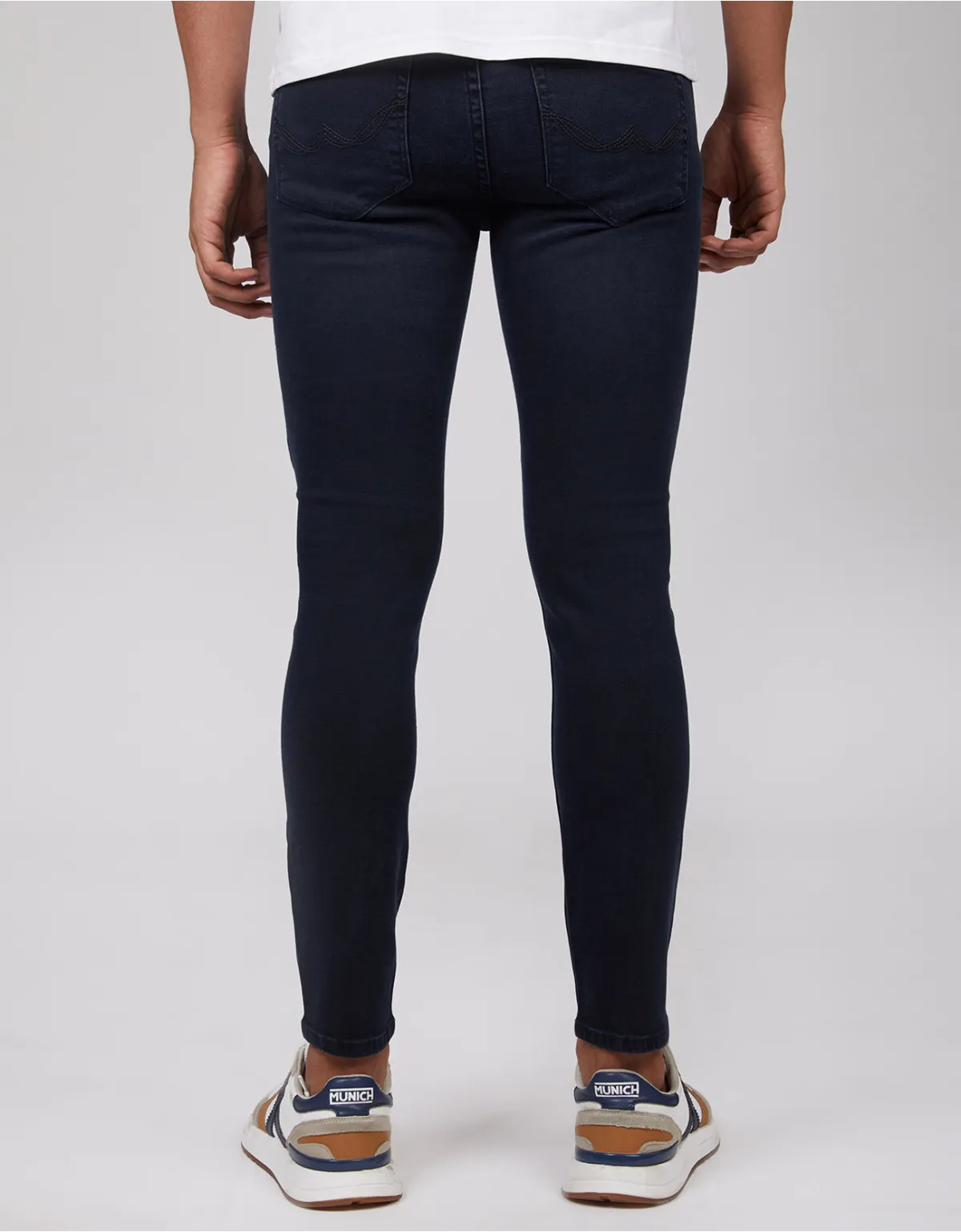 Jean ultra skinny negro