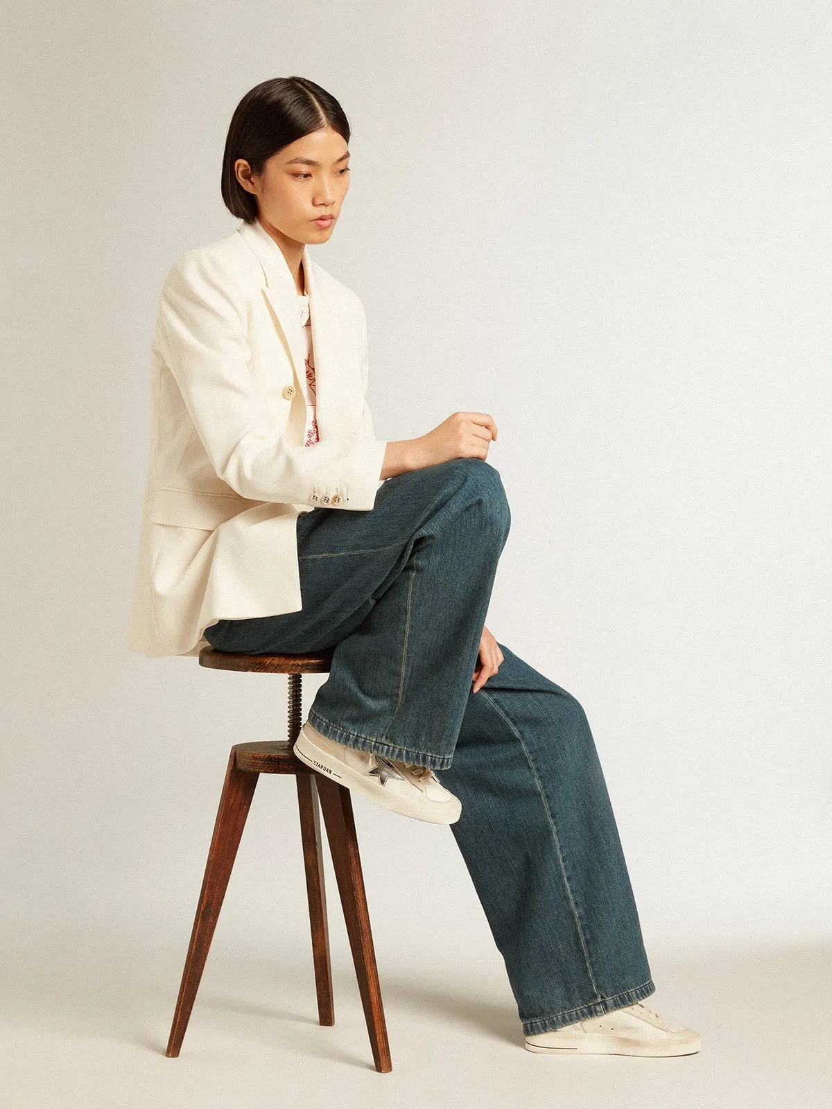 Pantalón con pinzas de mujer en algodón de color azul