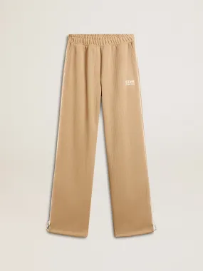 Pantalón jogger de mujer de color beige claro con logotipo blanco