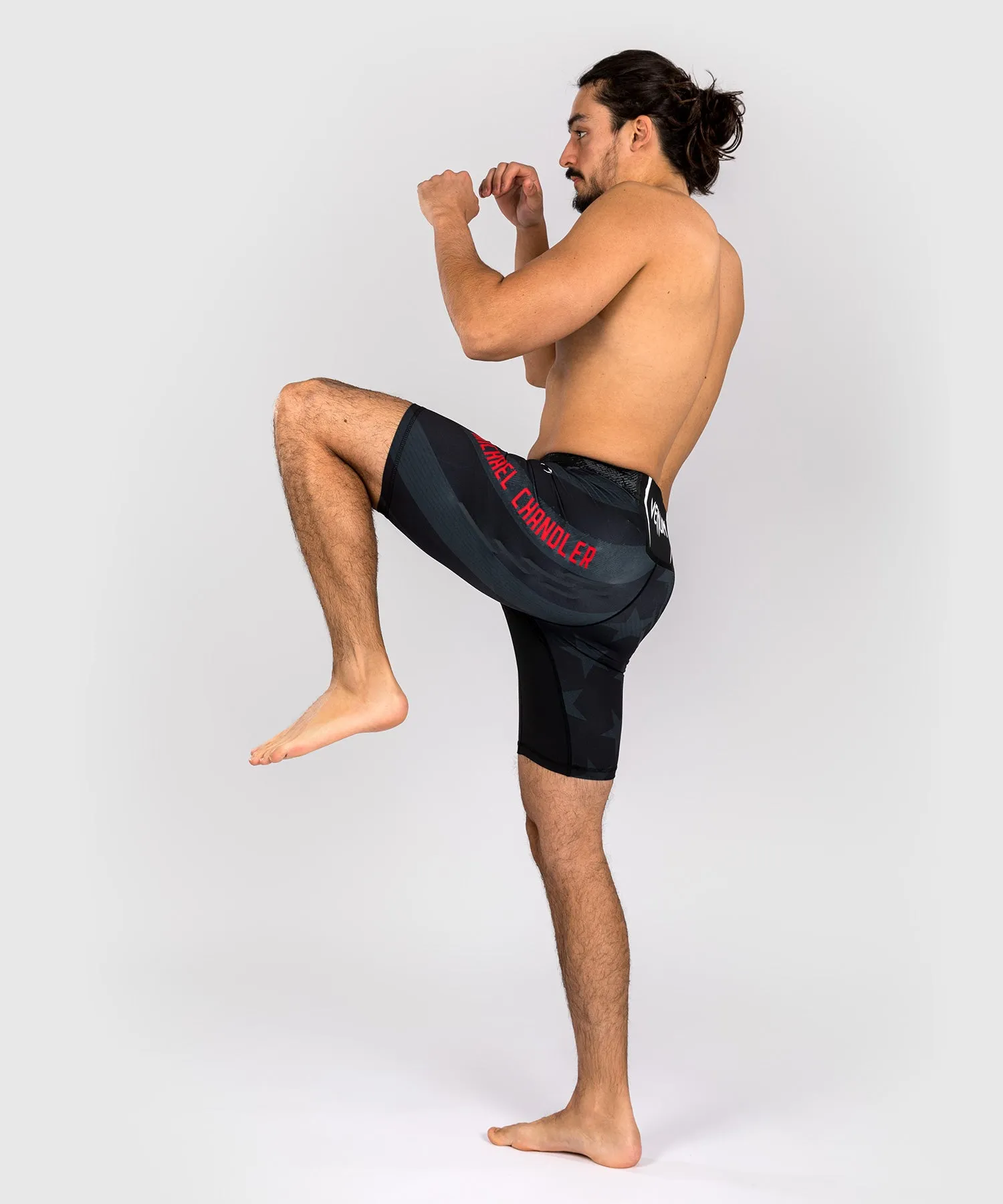 UFC Unrivaled by Venum Michael Chandler Pantalones Cortos de Vale Tudo para Unisex - Negro