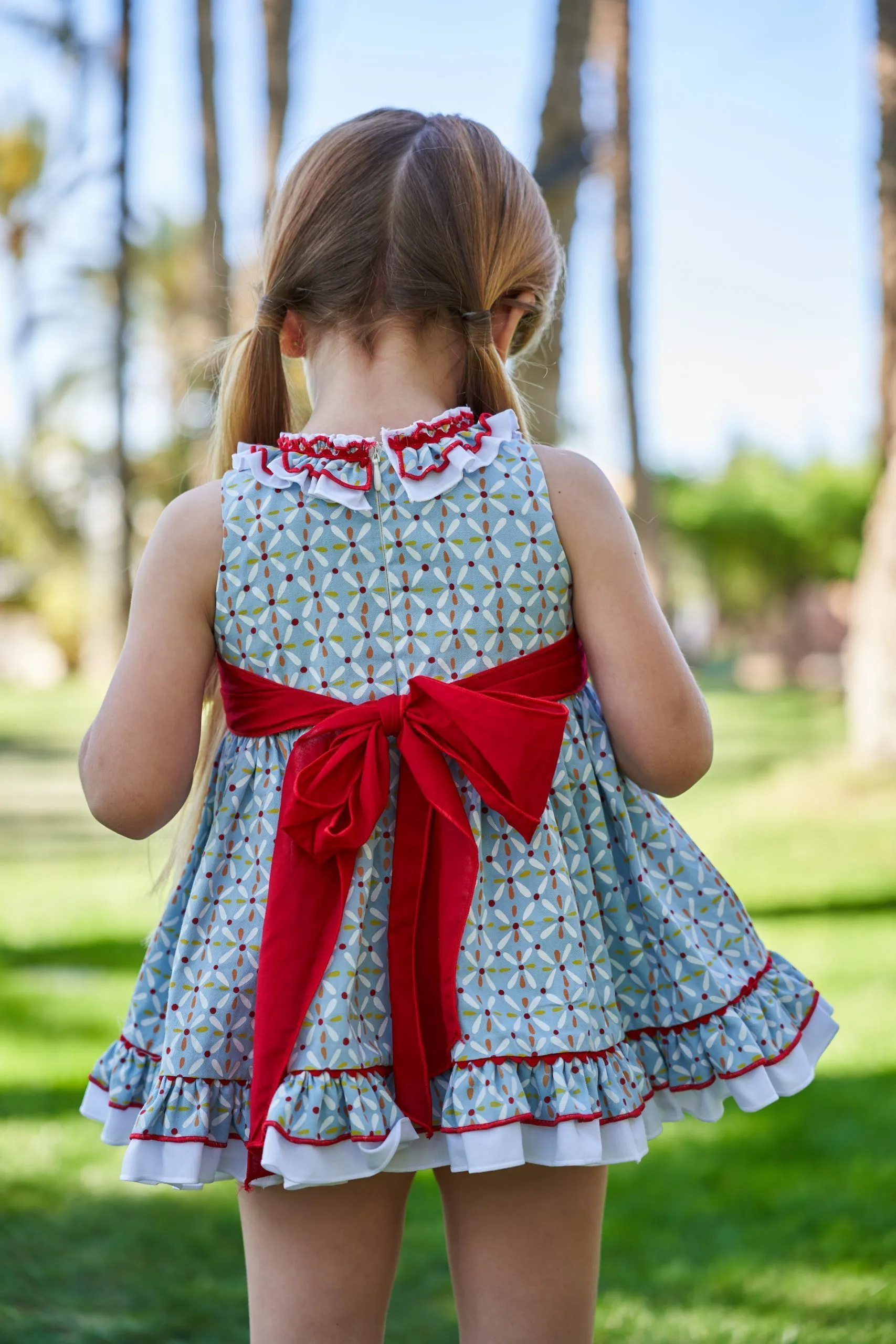 Vestido niña pequeña estampado simétrico