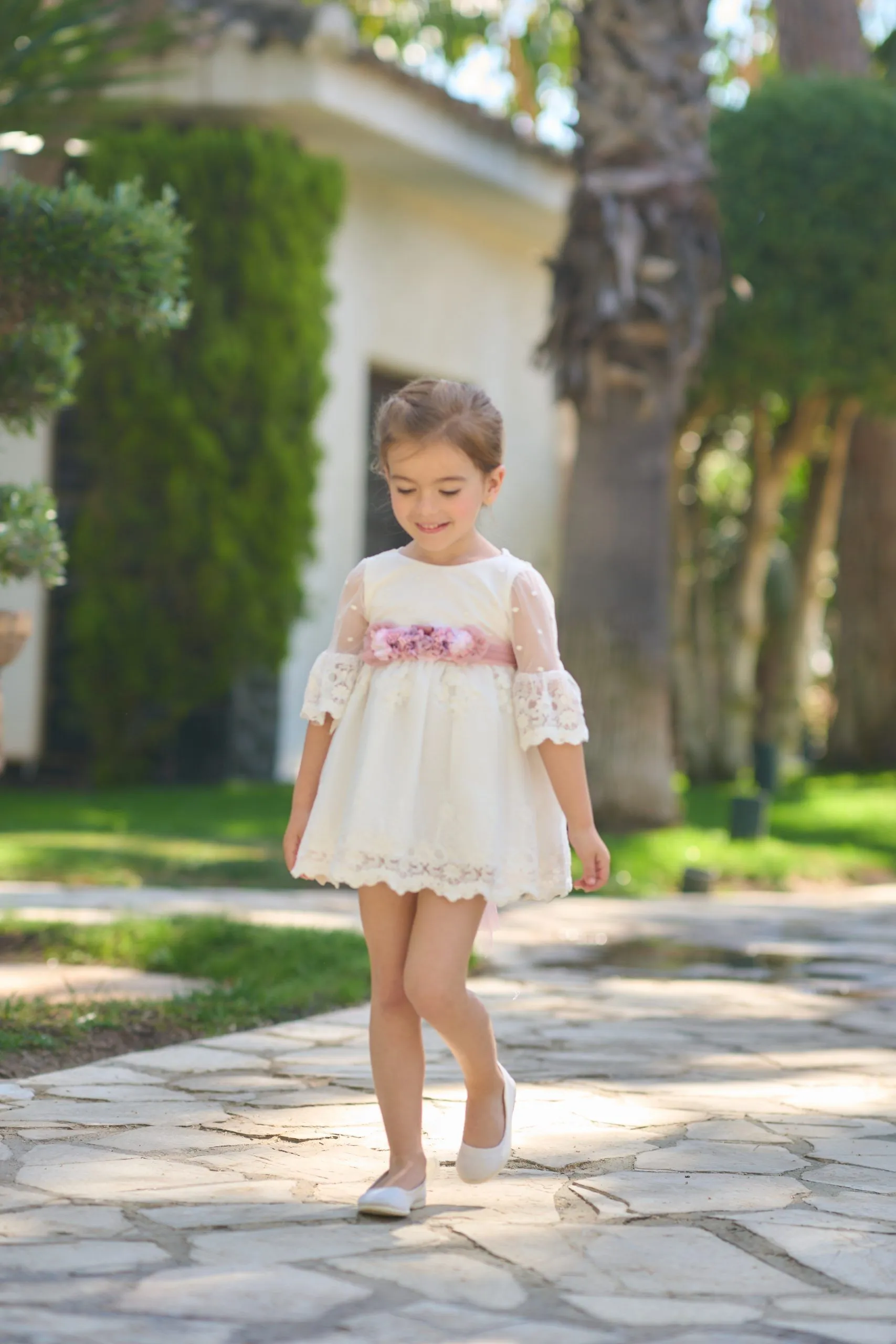 Vestido niña pequeña tul beige volante